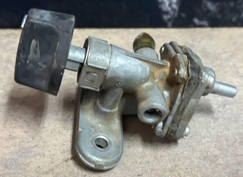 2002 Suzuki GSX750 GSX 750 F Katana Fuel Gas intake Petcock Valve Tap Off Switch