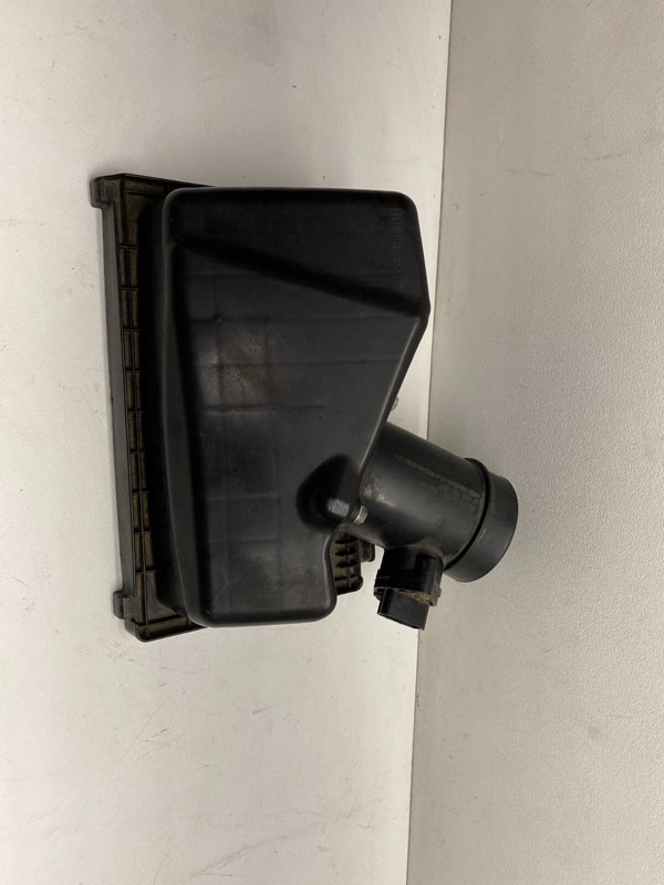 2002-2004 NISSAN ALTIMA UPPER AIR INTAKE FILTER CLEANER BOX HOUSING W/MAF OEM