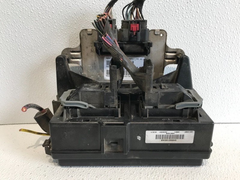 06 DURANGO MULTIFUNCTION MODULE FUSE RELAY BOX BCM OEM P04692