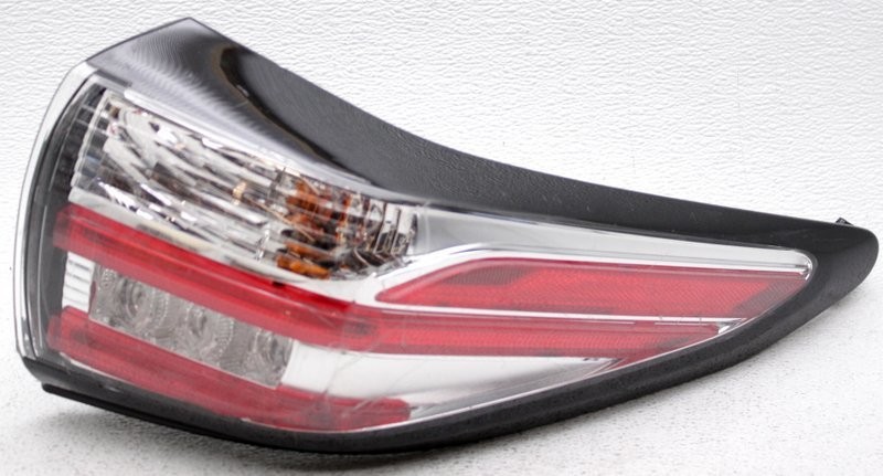 OEM Nissan Murano Right Passenger Side Tail Lamp Lens Crack