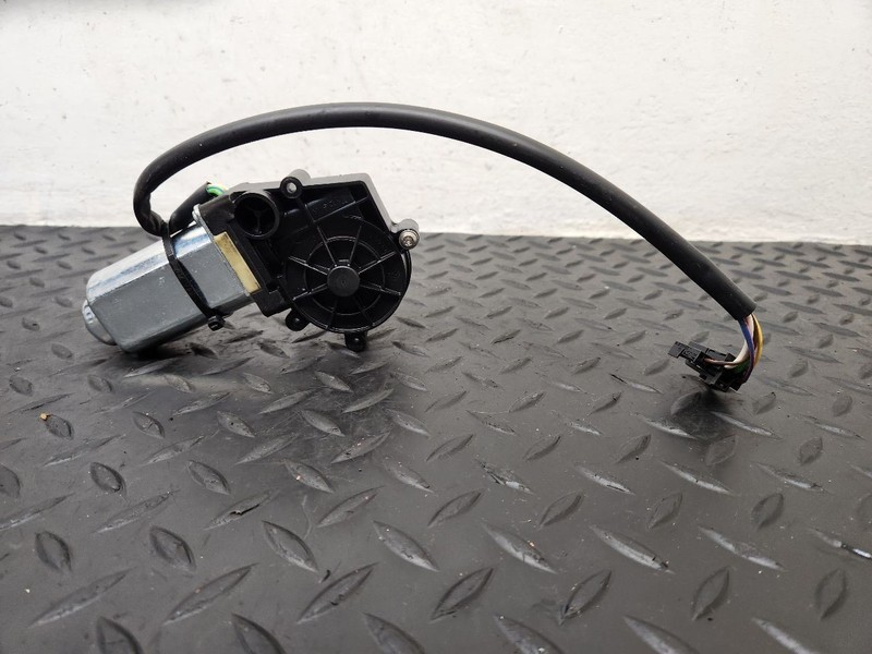 10-13 Mercedes-Benz S400 Rear Right Sunshade Roller Motor OEM 2218203042