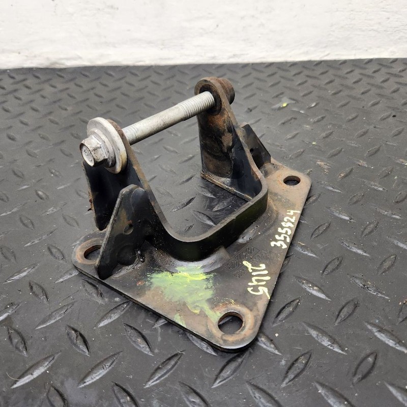 05-15 Ford Escape 3.0L AWD Transmission Mount OEM 5L8Z-6038-AA