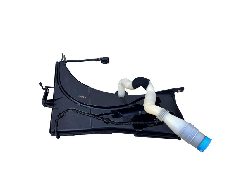 2017-2020 Alfa-Romeo Giulia Window Washer Bottle