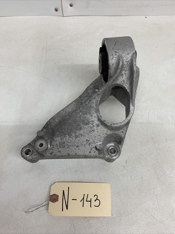 2017-2022 TESLA Y 3 REAR LEFT DRIVE UNIT MOUNT BRACKET OEM 1095337-00-D 143 S23