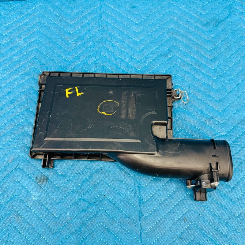2007–2012 Lexus LS460 Air Filter Box Assembly with Cover OEM 1770630021