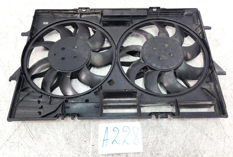 ✅ 15-25 OEM Porsche Macan S 95B Engine Radiator Cooling Fan Motor Assembly*
