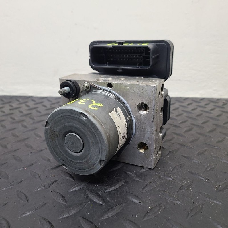 2014 Chrysler Town & Country ABS Anti Lock Brake Pump Assm OEM 68194482AC