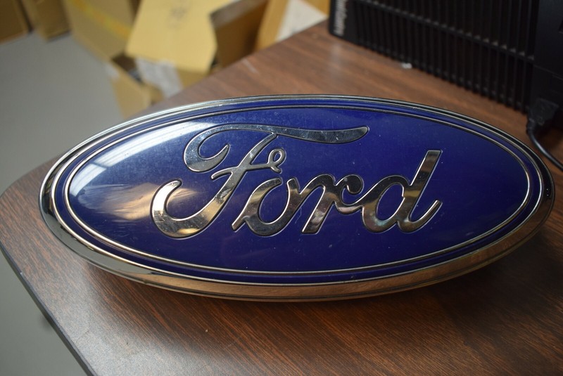 2010-2015 FORD EXPEDITION FRONT EMBLEM COVER FACTORY OEM