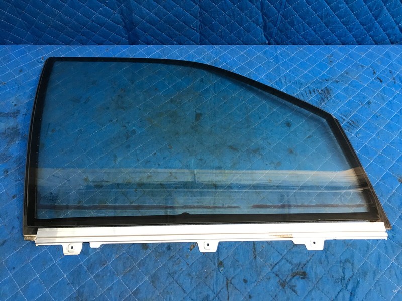 96-99 Mercedes W140 S500 Front Right Passenger Door Window Glass OEM