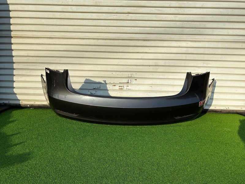 ✅ 17-23 Tesla Model 3 Rear Bumper Cover No Sensors Black/broken