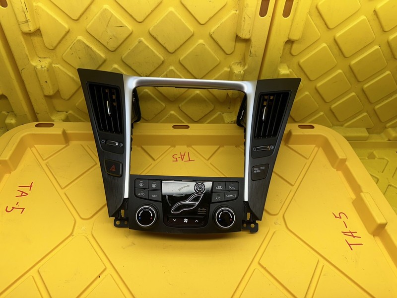 2011-2014 HYUNDAI SONATA TEMPERATURE CONTROL BEZEL W/ VENTS OEM 97250-4RXXX