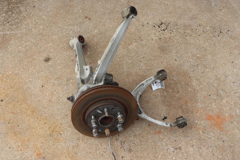 15-16 CHEVY/GMC SUBURBAN RWD FRONT LEFT SPINDLE KNUCKLE HUB CONTROL ARMS OEM