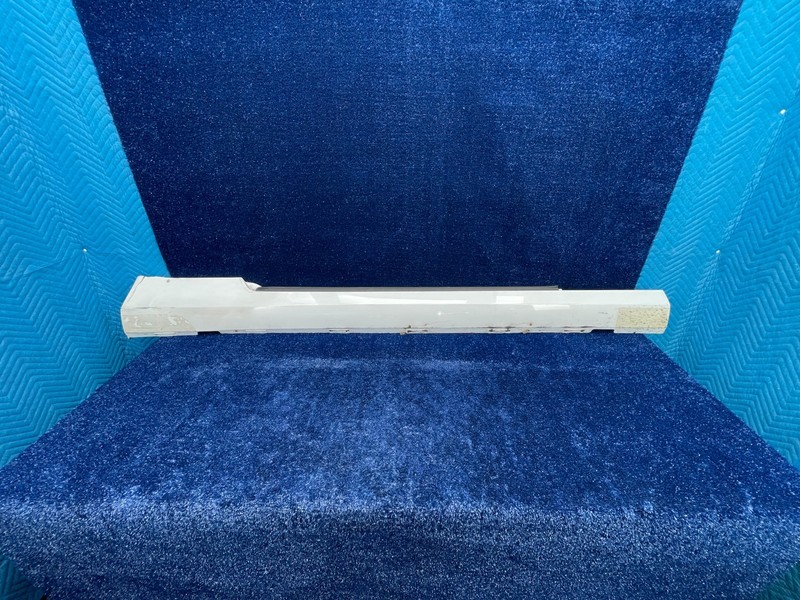 2010–2015 Chevrolet Camaro Right Rocker Panel Molding OEM 22822992