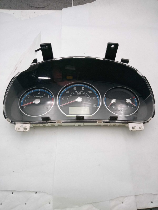 2009 Hyundai Santa Fe Speedometer Gauge OEM White 940010W230 Used