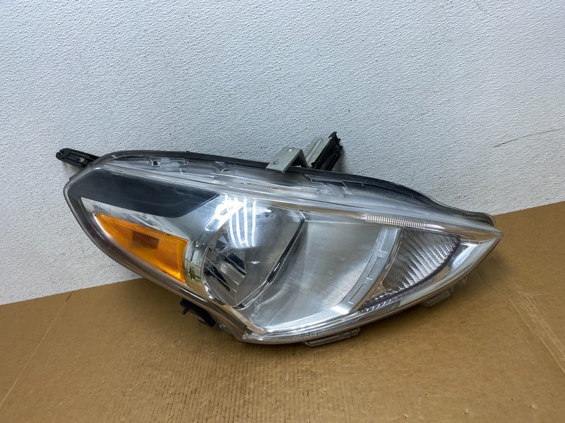 2015 to 2019 Nissan Versa Headlight Right Passenger RH Side Oem AD9262 DW