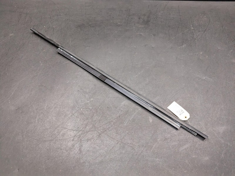 Front Left Door Window Belt Molding 2018 Audi Q3 8U08532832ZZ 2015 2016 2017