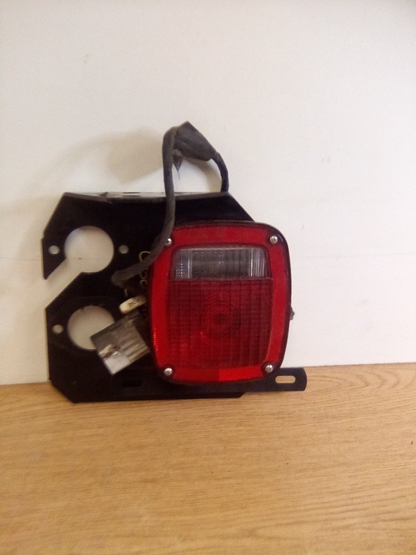 Grote 5371-76 Tail Light Assembly With Harness A66-08492-024