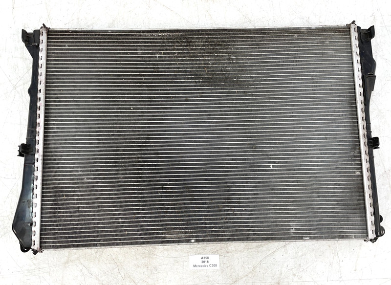 ✅ 17-18 OEM Mercedes C300 A205 W205 2.0L Engine Coolant Cooling Radiator