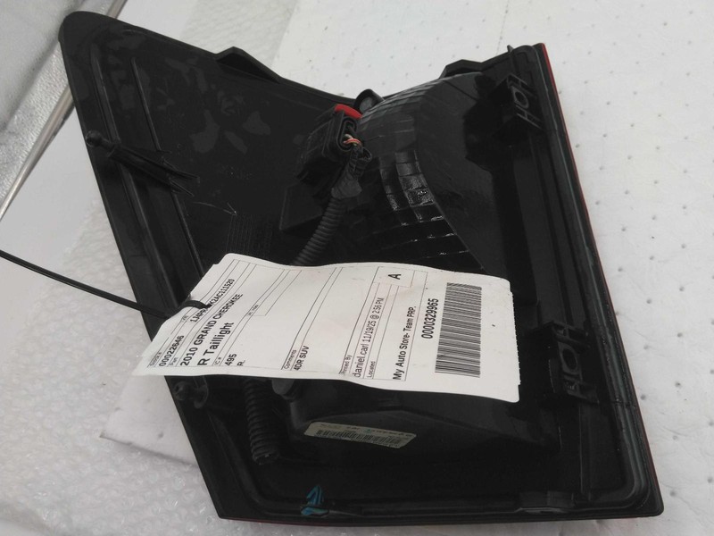 2010 Jeep Grand Cherokee Right Tail Light Assembly Grey 510652 Used 170K