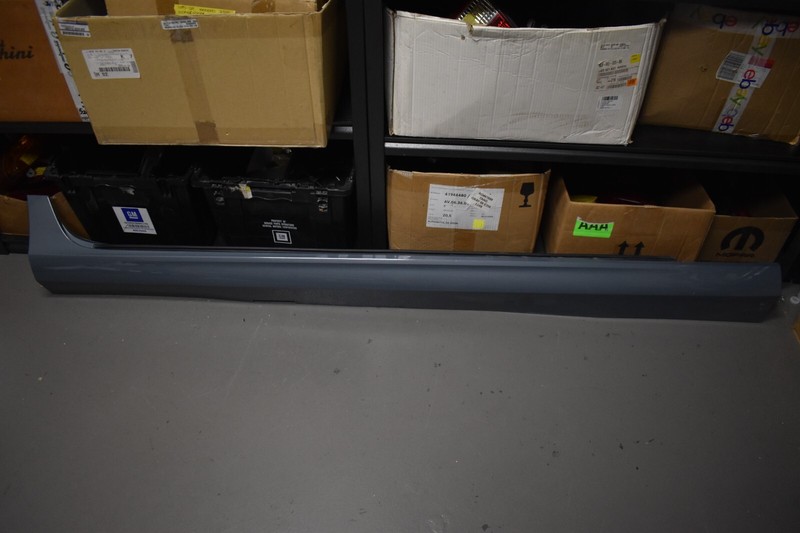 2020-2021 VOLVO V60 RIGHT SIDE ROCKER MOLDING FACTORY OEM