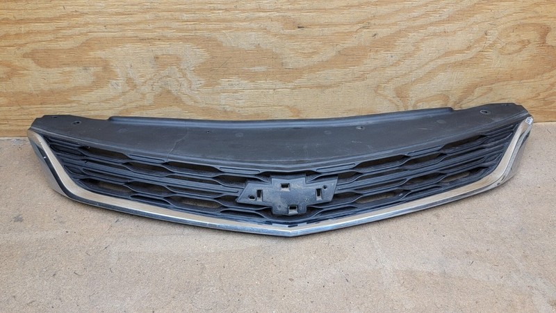 2016 2017 Chevrolet Cruze Front Bumper Upper Grille OEM 84189614