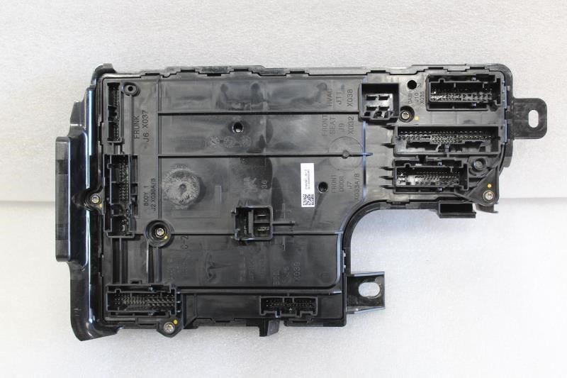 2020 2021 2022 2023 TESLA MODEL Y LEFT SIDE LOW VOLTAGE CONTROL 1497847-39-D