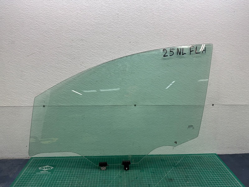18-25 NISSAN LEAF - FRONT LEFT DRIVER SIDE DOOR WINDOW GLASS OEM