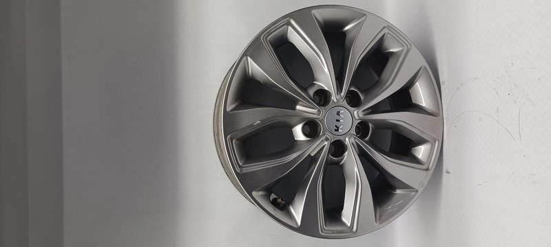 19-'21 KIA SEDONA Wheel 17x6-1/2 alloy 10 spoke OEM Grade B