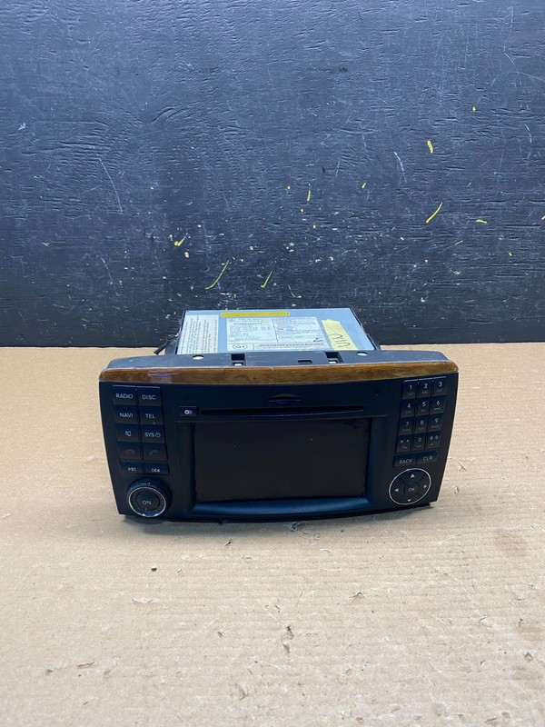 2009-2013 Mercedes W251 R350 Head Command Navigation Radio 6 CD Player S6511 DG