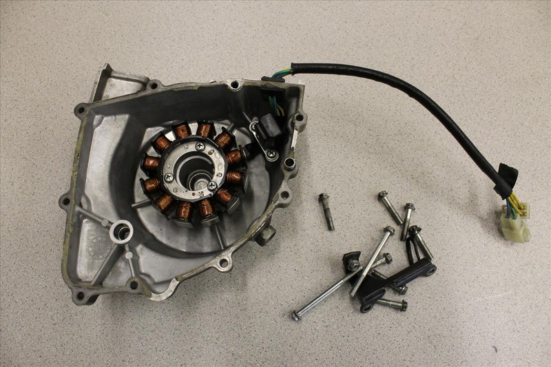2007 HYOSUNG GT 250 ENGINE MOTOR STATOR SIDE COVER HOUSING OEM GT250 07