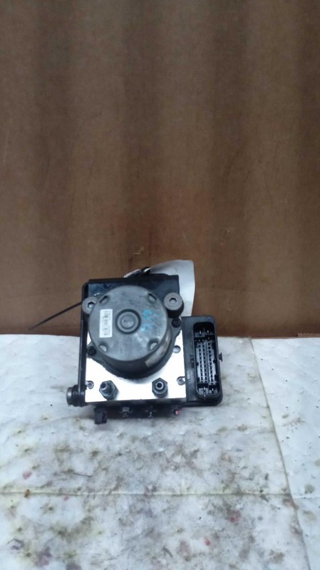 2017 Hyundai Santa Fe ABS Pump & Motor Assembly OEM 58920B8AC0 116K Miles