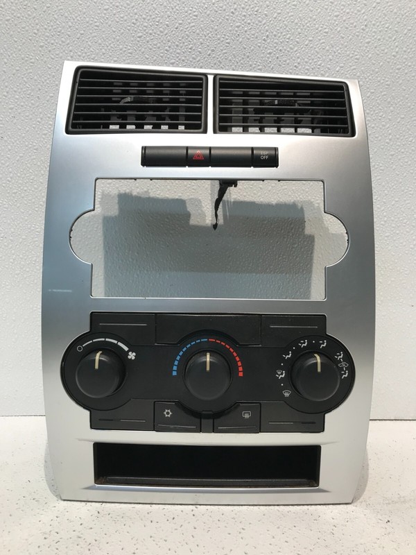 05-07 Dodge Charger SRT Climate Control W/ Bezel & Air Vents OEM P55111870AJ