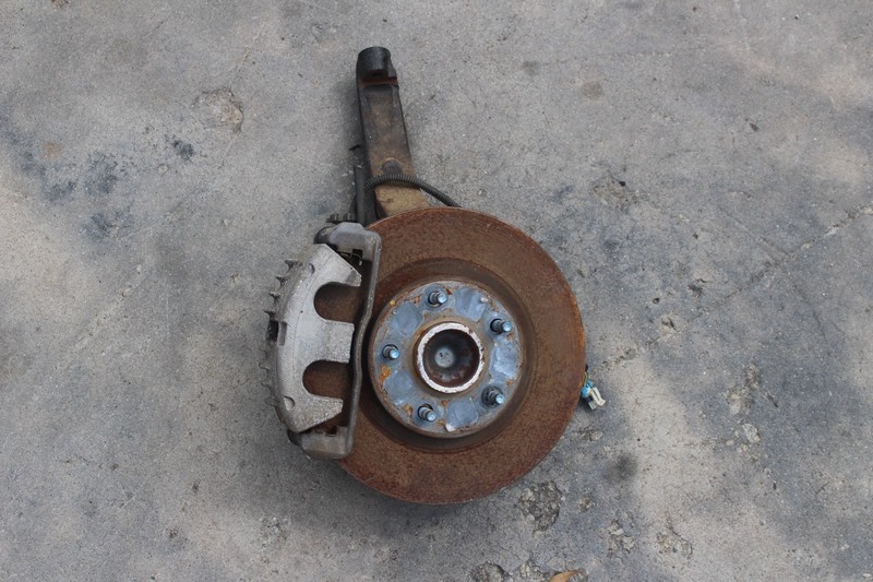 93-02 Camaro Firebird Knuckle RH Pass Side W/ Caliper and Rotor 18060621 *Used