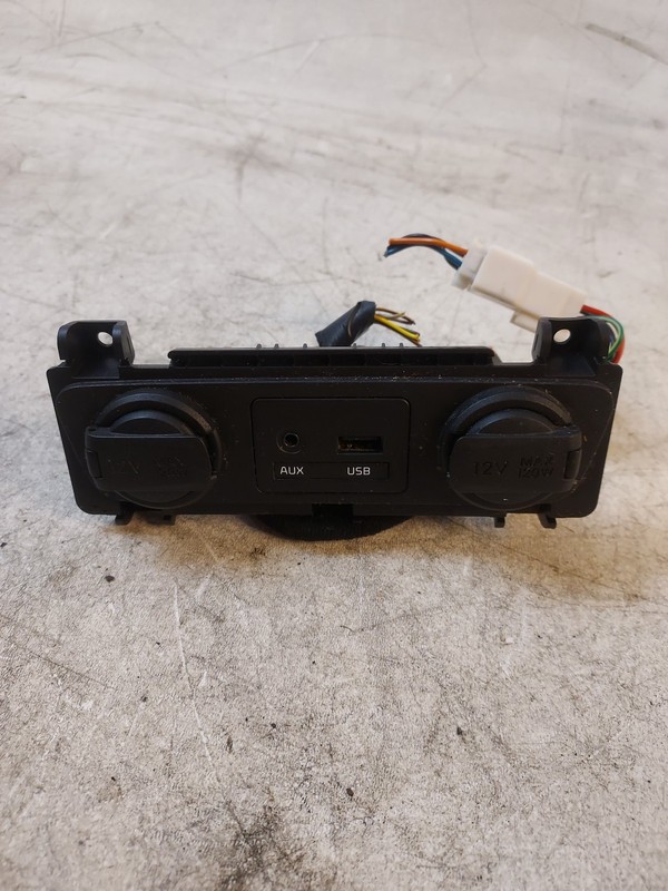 2014 2015 Kia Sorento USB AUXInput Dual power port 12v 120w JackOEM