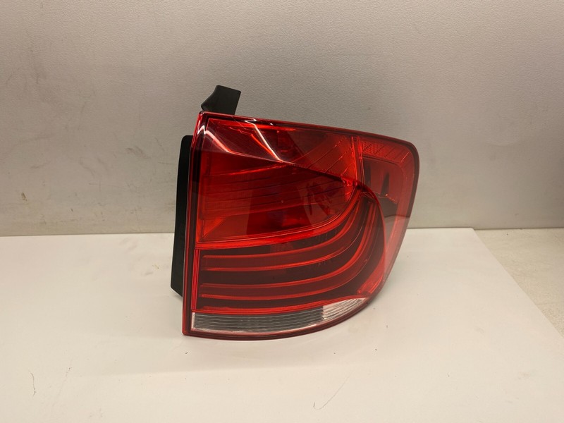 2012-2015 BMW X1 RIGHT PASSENGER SIDE OUTER TAIL LIGHT LAMP ASSEMBLY OEM