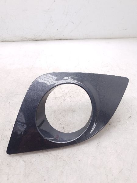 14-16 TOYOTA COROLLA LE DRIVER SIDE LOWER CORNER FOG LIGHT COVER