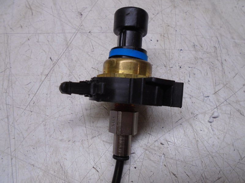 Q3e MERCURY OUTBOARD WATER PRESSURE SENSOR 881879011