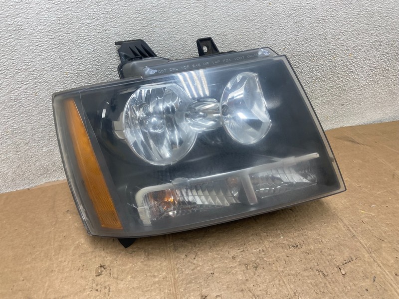 2007 to 2013 Chevrolet Suburban Tahoe Right Passenger RH Headlight Oem AA3724 DW