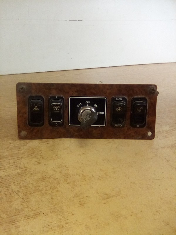 Kenworth T800 S64-1064-5 Ignition Switch Panel W/Key