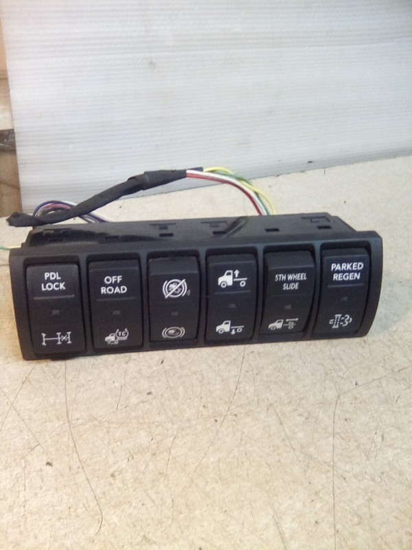 International 4057689C4 Switch Panel