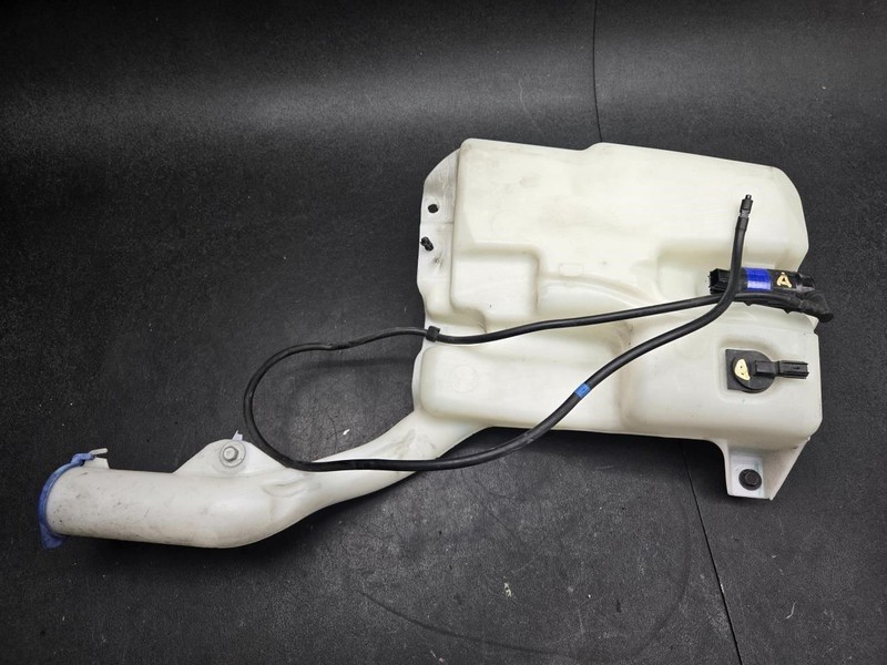 Windshield Washer Reservoir 2018 Ford Fusion HS73-17B618-BB 2017 2019 2020
