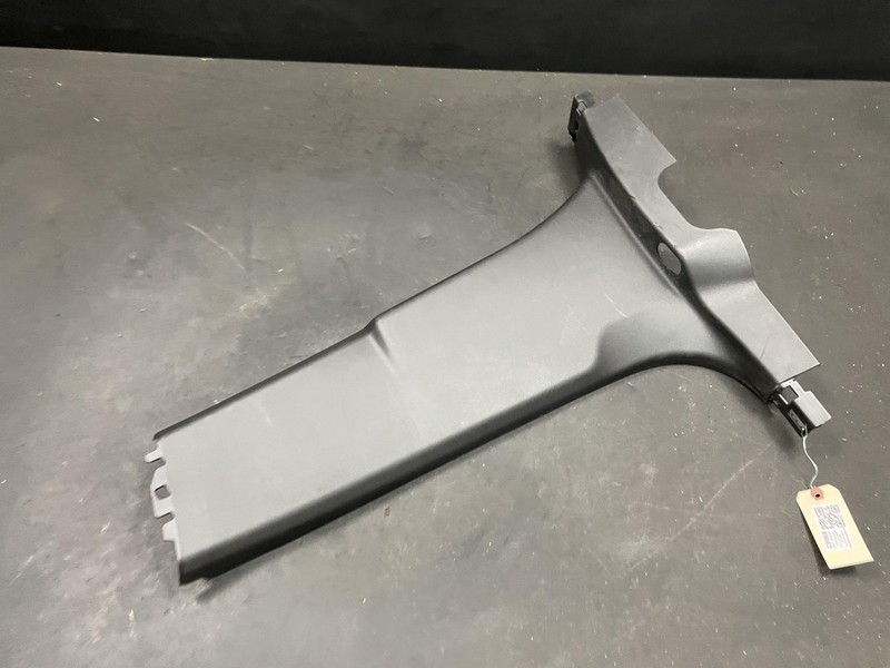Center Left B Pillar Lower Trim Panel 2021 Cadillac XT4 84468188 2019 2020 -2023