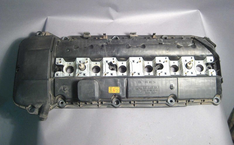 BMW E39 E46 E53 Z3 M52TU M54 6-Cyl Engine Valve Cover Early 1999-2002 OEM