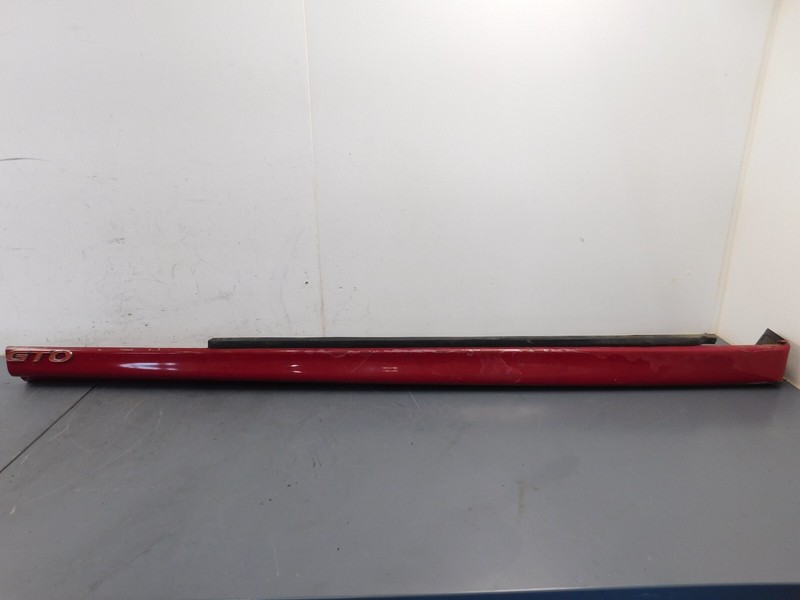 2004 04 Pontiac GTO Right Passenger Side Skirt Rocker Panel #6743 A5