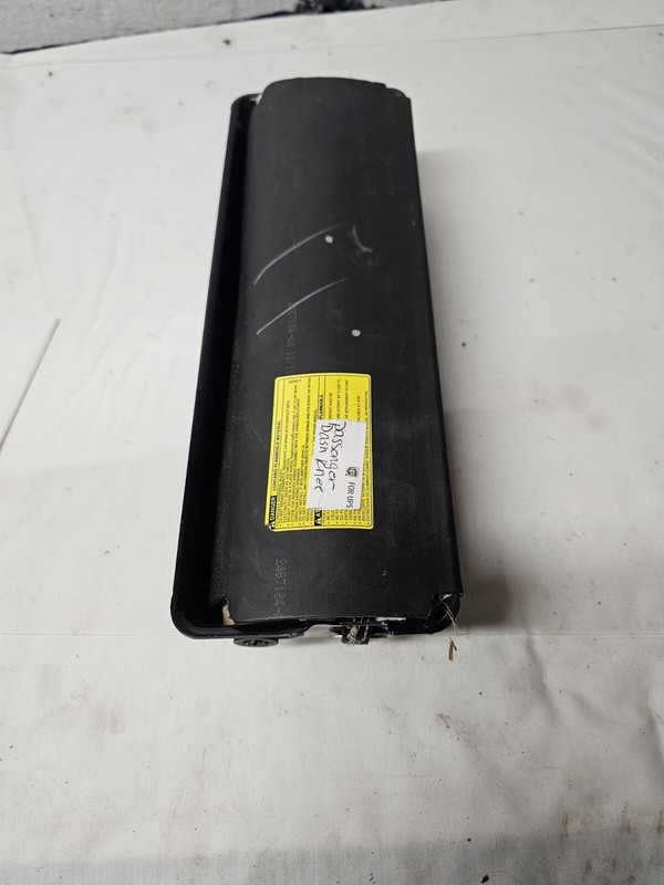 '14-'18 JEEP CHEROKEE RIGHTfront Passenger knee OEM