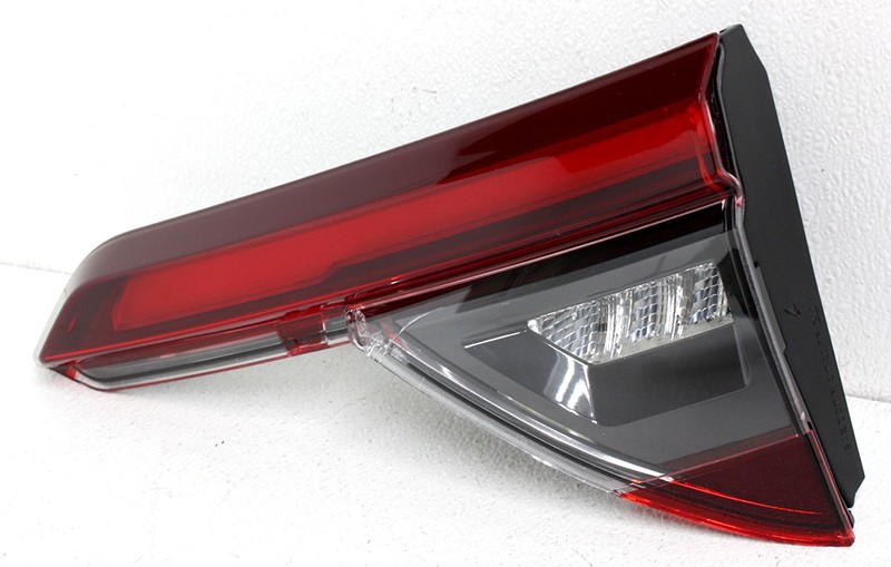 OEM GMC Acadia AT4 Right Passenger Side LED Tail Lamp 84746322 (Lens Crack)
