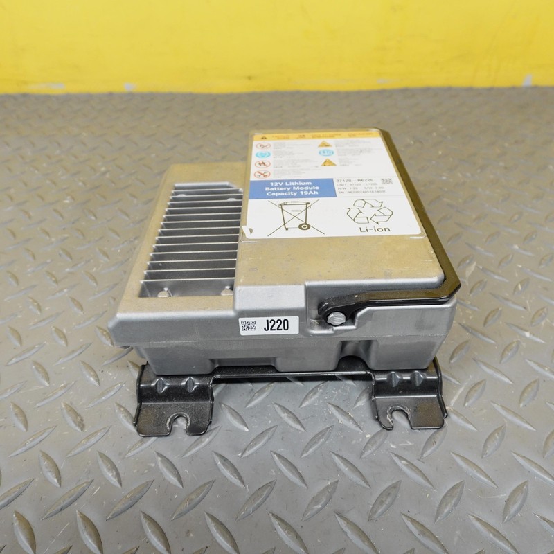 2024-2025 HYUNDAI SANTA FE LITHIUM BATTERY 12V 19AH W/ BRACKET OEM 37120R6220