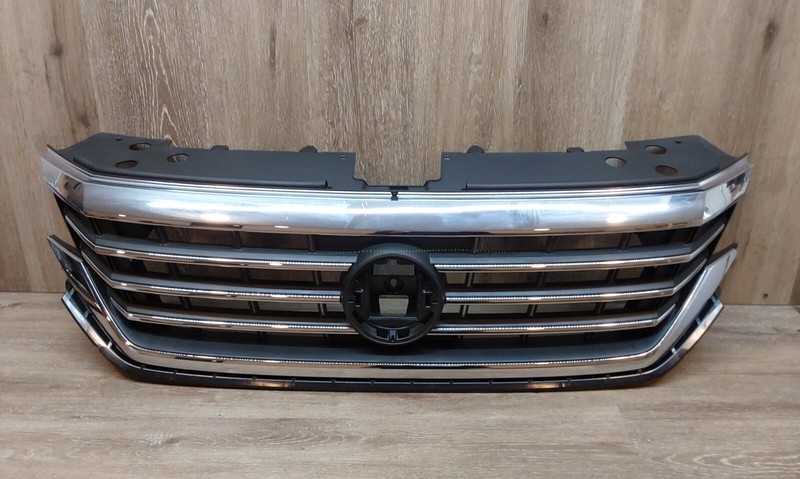 2020-2022 Volkswagen Passat Front Bumper Chrome Grille Assembly OEM 561853651BD