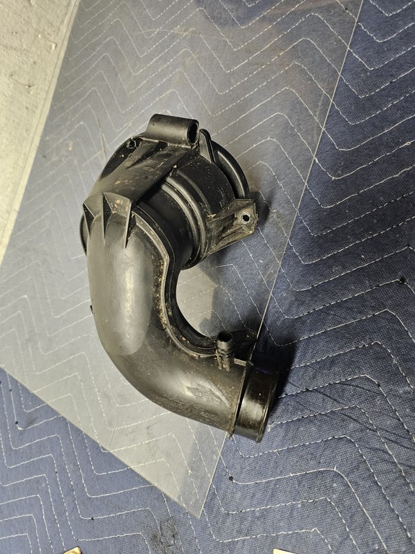 2005 Mercedes-Benz C230 1.8 Air Intake Pipe W/ flow meter 2710900629