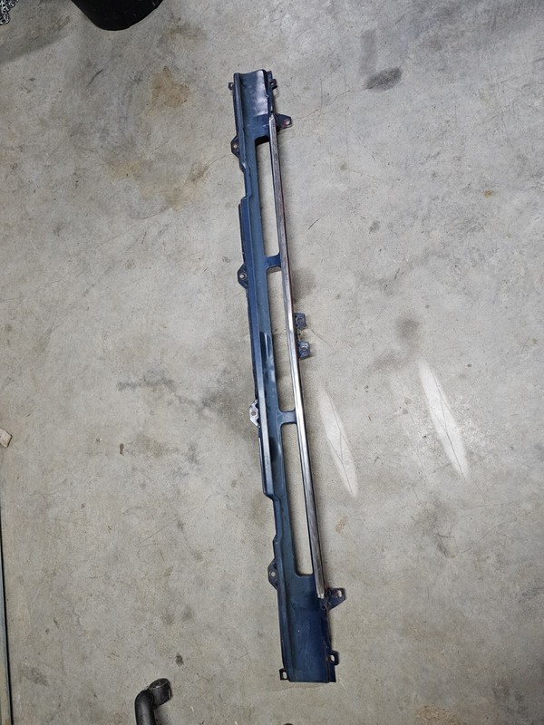 1990 Chevy G20 Front End Grille Bracket Above Bumper